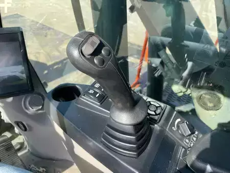 Escavatori gommati 2017 Volvo EWR 150 E (22)
