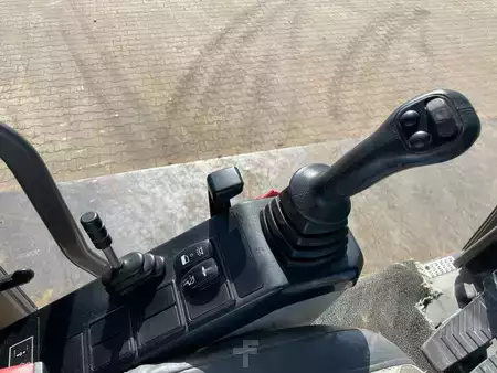 Escavatori gommati 2017 Volvo EWR 150 E (25)