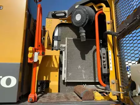 Escavatori gommati 2017 Volvo EWR 150 E (31)