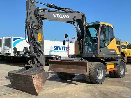 Escavatori gommati 2017 Volvo EWR 150 E (4)