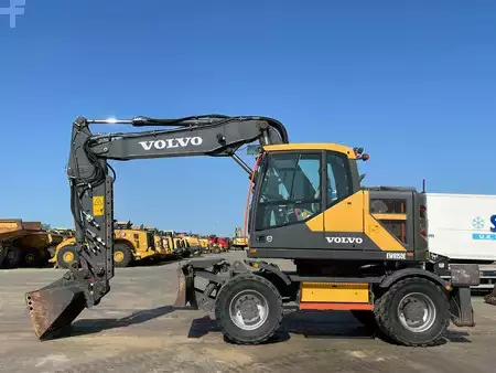 Escavatori gommati 2017 Volvo EWR 150 E (5)