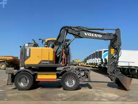Escavatori gommati 2017 Volvo EWR 150 E (9)