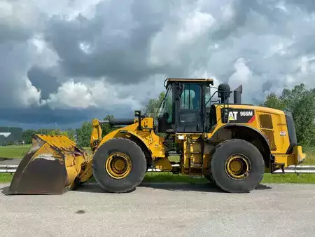 Carregadeira de rodas 2016 Caterpillar 966M (1)