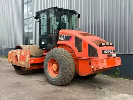 Compactador monocilíndrico 2011 Caterpillar CS74 (3)