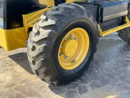 Rigid Backhoe Loader 2025 Caterpillar 424 (13)