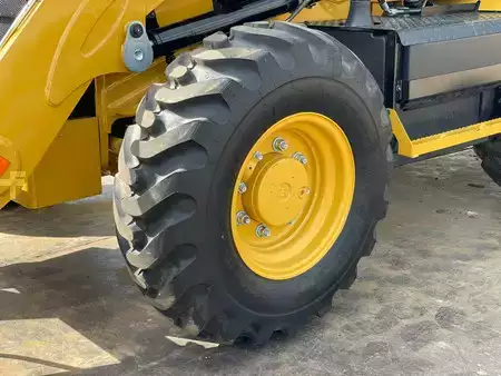 Rigid Backhoe Loader 2025 Caterpillar 424 (14)