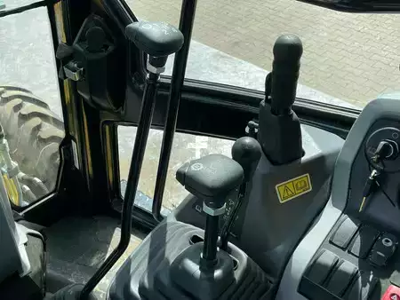 Rigid Backhoe Loader 2025 Caterpillar 424 (22)