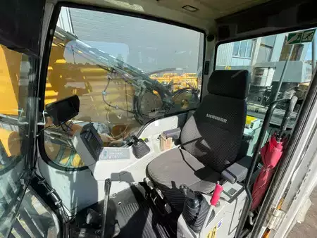 Rupsgraafmachines 2010 Liebherr R944C (19)