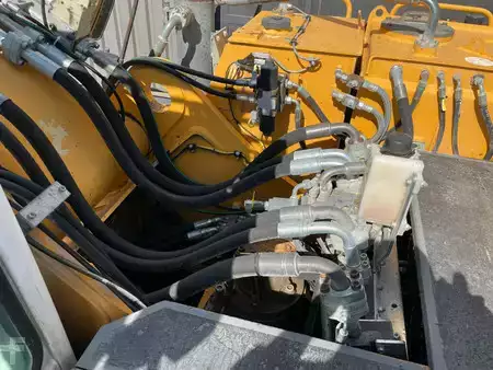 Rupsgraafmachines 2010 Liebherr R944C (30)