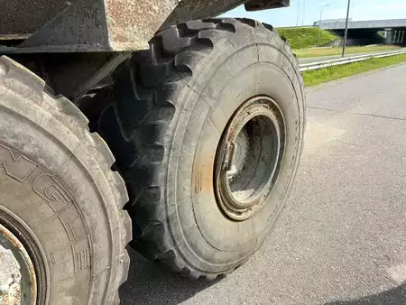 Zalomené klouby-dampry  2006 Volvo A25D (12)