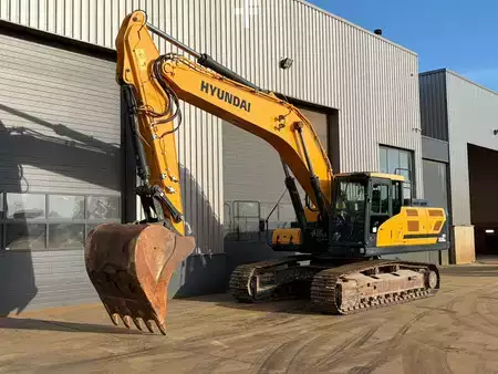 Pelles sur chenilles 2018 Hyundai HX330NL (2)