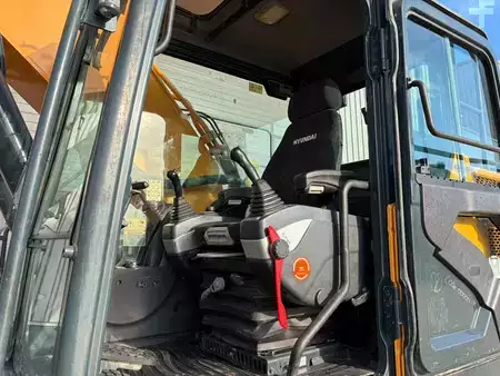 Pelles sur chenilles 2018 Hyundai HX330NL (20)