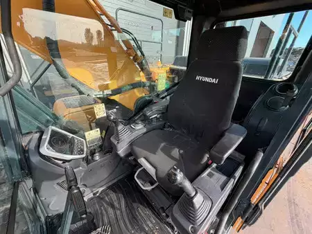 Pelles sur chenilles 2018 Hyundai HX330NL (21)