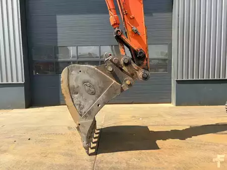 Pelles sur chenilles 2014 Hitachi ZX210LC-5B (9)