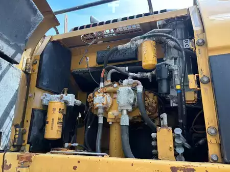 Dźwigi mobilne 2009 Caterpillar M325DMH (31)
