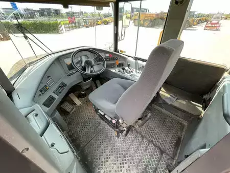 Zalomené klouby-dampry  2006 Volvo A25D (17)