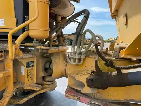 Zalomené klouby-dampry  2006 Volvo A25D (25)