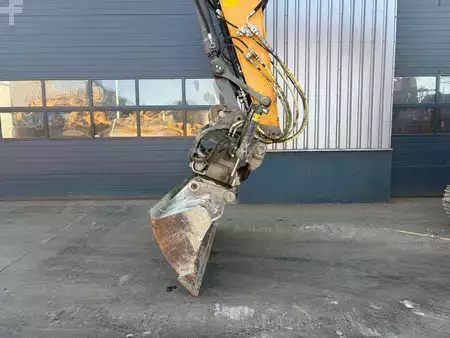 Escavatori cingolati 2019 Liebherr R922LC (10)