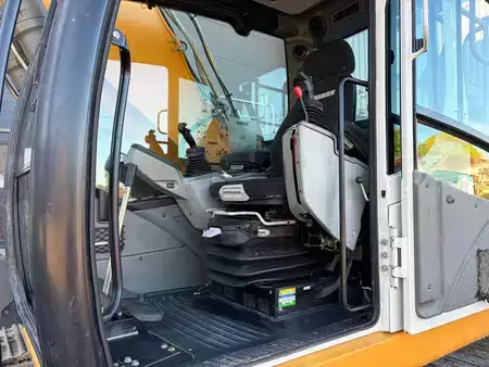 Escavatori cingolati 2019 Liebherr R922LC (20)