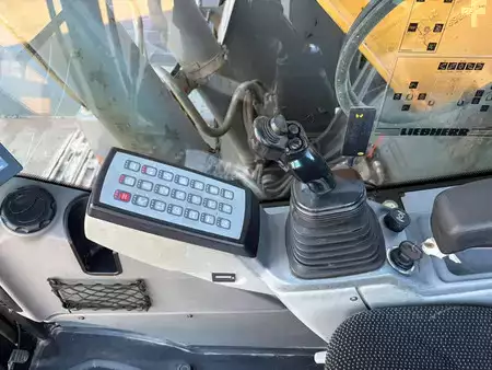 Escavatori cingolati 2019 Liebherr R922LC (22)