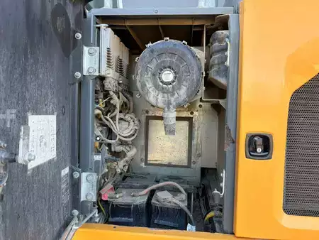 Escavatori cingolati 2019 Liebherr R922LC (27)