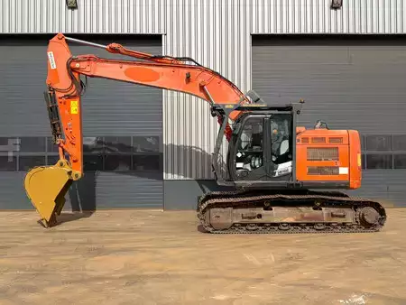 Telakaivinkoneet  2018 Hitachi ZX225US5LC (1)