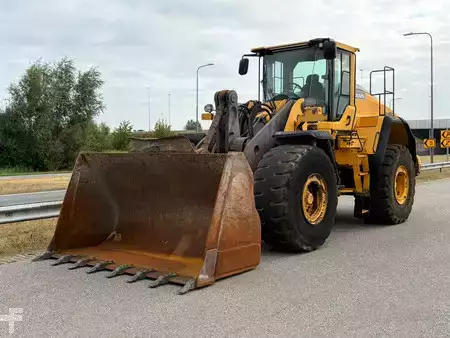 Chargeuse sur pneus 2014 Volvo L150H (2)
