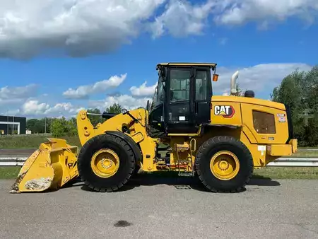 Kolové nakladače 2023 Caterpillar 926M (1)