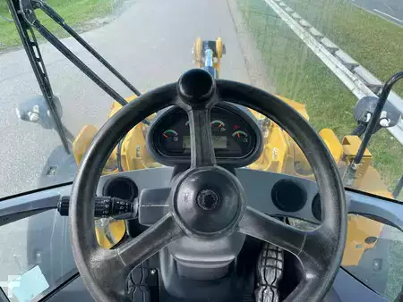 Kolové nakladače 2023 Caterpillar 926M (17)