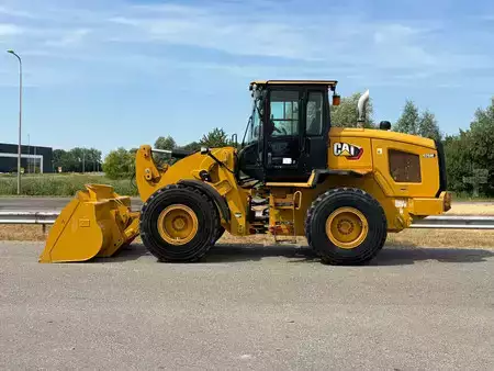 Kolové nakladače 2023 Caterpillar 926M (1)