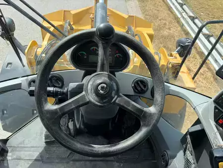 Kolové nakladače 2023 Caterpillar 926M (17)