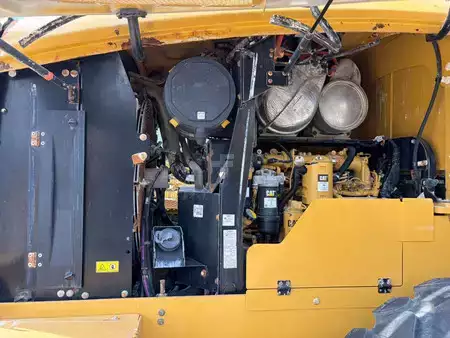Kolové nakladače 2023 Caterpillar 926M (28)