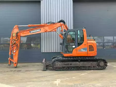 Rupsgraafmachines 2014 Doosan DX140LCR-3 (1)