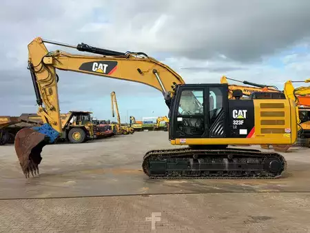 Korečková rýpadla 2017 Caterpillar 323FLN (1)