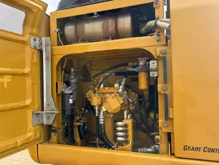 Korečková rýpadla 2017 Caterpillar 323FLN (30)
