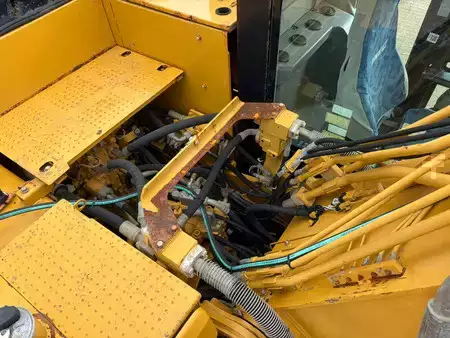 Korečková rýpadla 2017 Caterpillar 323FLN (32)