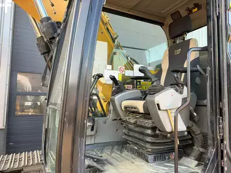 Beltegraver 2018 Caterpillar 320FL (20)