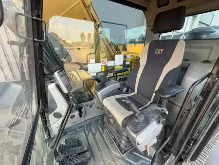 Beltegraver 2018 Caterpillar 320FL (21)