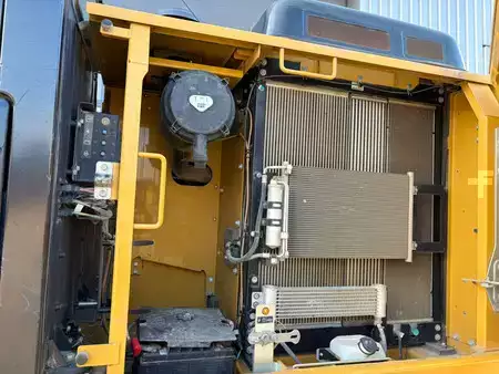 Beltegraver 2018 Caterpillar 320FL (31)