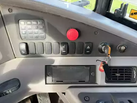 Зчленовані самоскиди 2012 Volvo A30F (24)