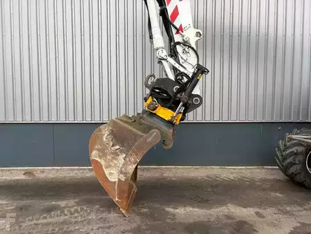 Mobilní bagry 2016 Liebherr A916 (14)