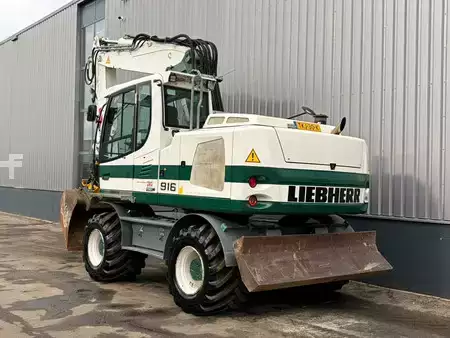 Mobilní bagry 2016 Liebherr A916 (3)