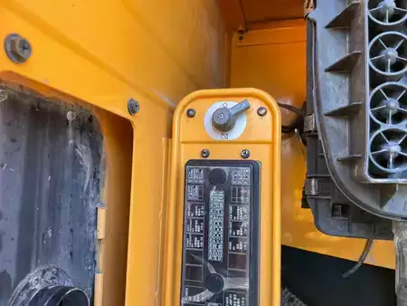 Kettenbagger 2014 Hyundai Robex 300NLC-9A (28)
