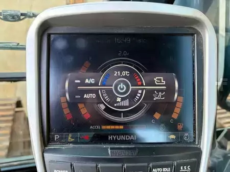 Bæltegraver 2017 Hyundai HX380L (22)