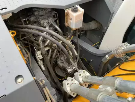 Korečková rýpadla 2021 Liebherr R934LC (32)