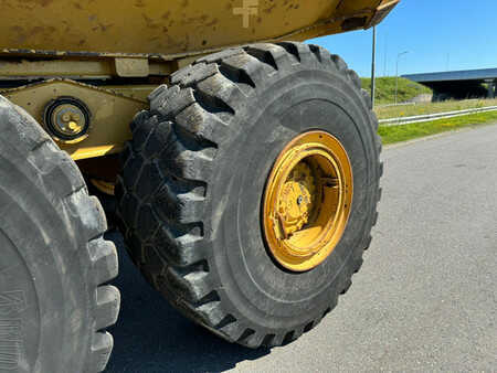 Knickgelenkte Muldenkipper/Dumper 2011 Caterpillar 740B (11)