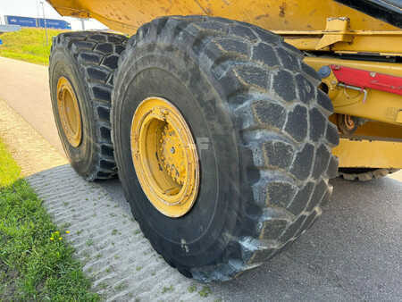 Knickgelenkte Muldenkipper/Dumper 2011 Caterpillar 740B (14)