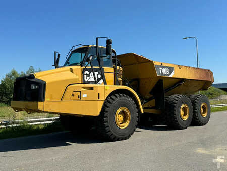 Knickgelenkte Muldenkipper/Dumper 2011 Caterpillar 740B (2)