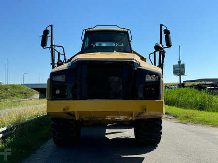 Knickgelenkte Muldenkipper/Dumper 2011 Caterpillar 740B (28)