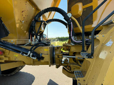Knickgelenkte Muldenkipper/Dumper 2011 Caterpillar 740B (29)